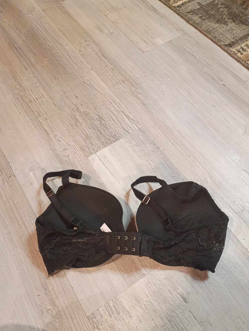 Victoria Secret - Picture 3 of 5